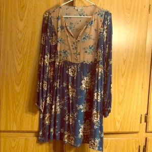 Floral midi dress size small new without tag